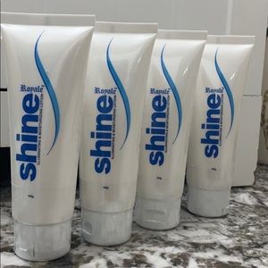 Royale Shine Illuminating and Mosturizing Lotion